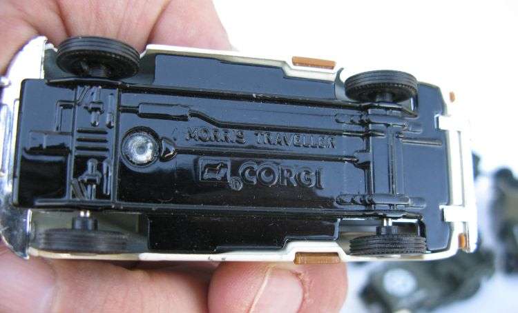 LOT OF DIE CAST METAL VEHICLES ...CORGI...SOLIDO...ETC..SOME ISSUES...SEE PICS...HEAVY ARMY VEHICLES