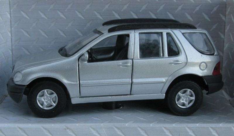 A GREAT 1:41 SCALE DIE CAST METAL MODEL OF THE MERCEDES BENZ ML 320 BY MAISTO...SPECIAL EDITION...!!