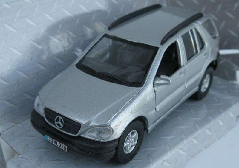 A GREAT 1:41 SCALE DIE CAST METAL MODEL OF THE MERCEDES BENZ ML 320 BY MAISTO...SPECIAL EDITION...!!