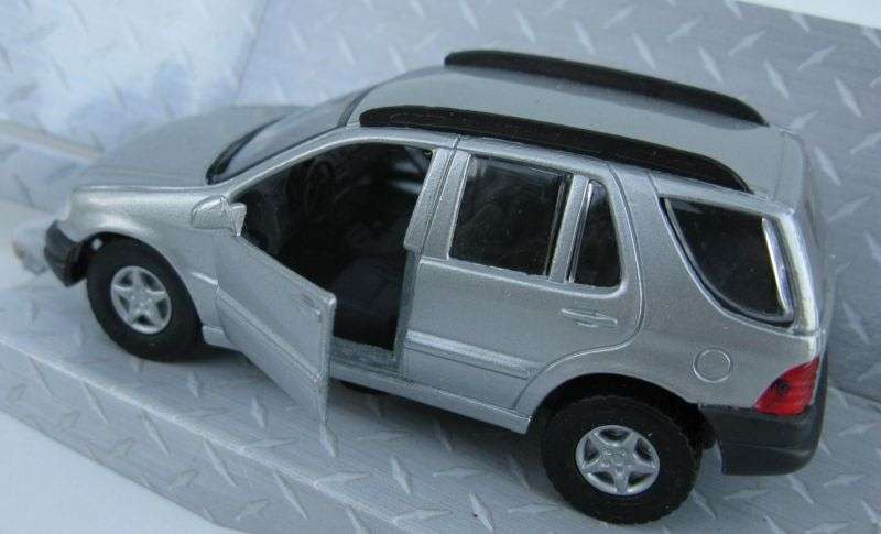 A GREAT 1:41 SCALE DIE CAST METAL MODEL OF THE MERCEDES BENZ ML 320 BY MAISTO...SPECIAL EDITION...!!