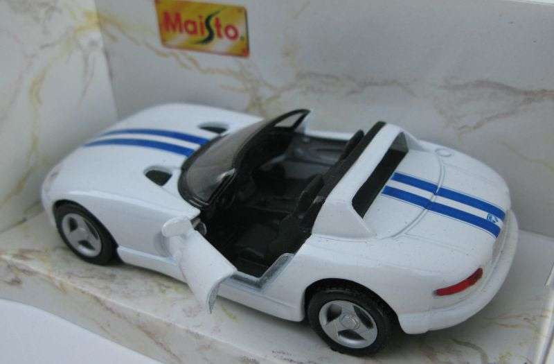 A SPORTY 1:39 SCALE DIE CAST METAL MODEL OF THE DODGE VIPER BY MAISTO...SPECIAL EDITION !!!