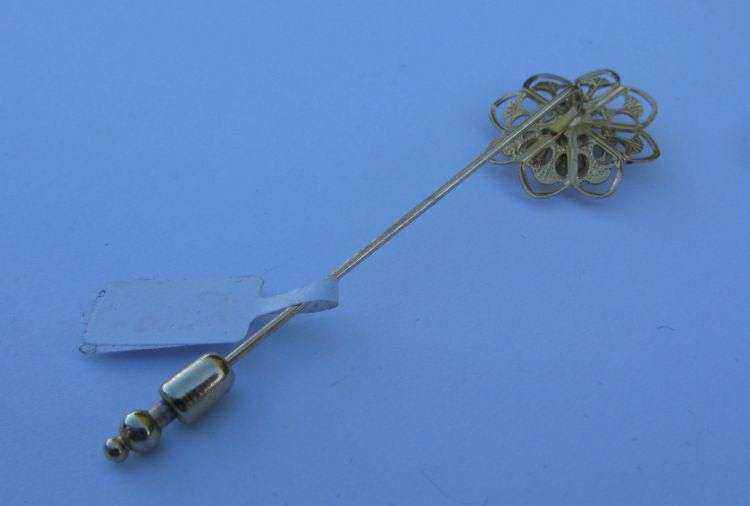HAT / LAPEL PIN - FLOWER DETAIL