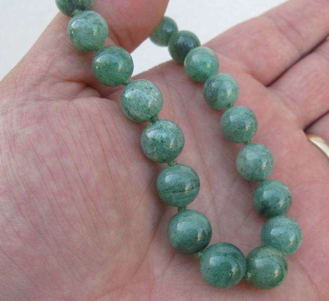 WOW !! A VINTAGE JADE BEAD NECKLACE PLUS BRACELET ....BID FOR BOTH ... RARE FIND !!