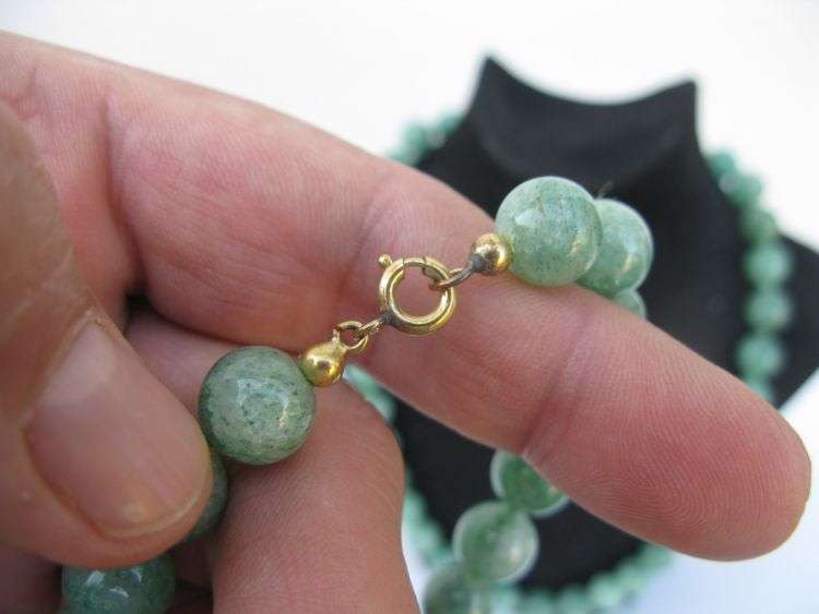 WOW !! A VINTAGE JADE BEAD NECKLACE PLUS BRACELET ....BID FOR BOTH ... RARE FIND !!