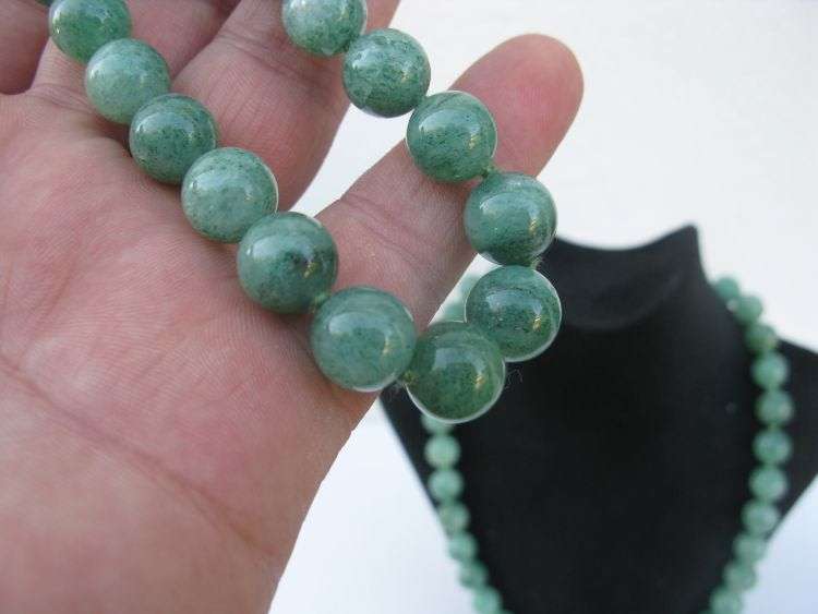WOW !! A VINTAGE JADE BEAD NECKLACE PLUS BRACELET ....BID FOR BOTH ... RARE FIND !!