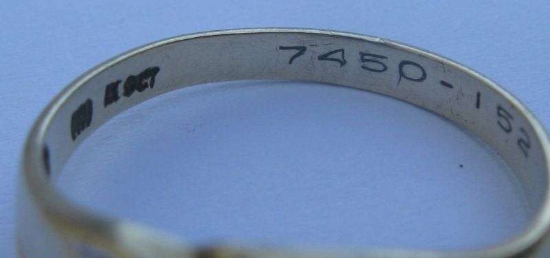 A MARVELOUS SOLID 9CT YELLOW GOLD RING SET WITH THREE SMALL DIAMONDS...MARKED & TESTED...ITS GOOD !!