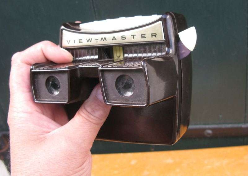A VERY COOL VINTAGE 1950`S "SAWYERS VIEW - MASTER" LIGHTED STEREO VIEWER WITH TWO REELS...WORKING !!