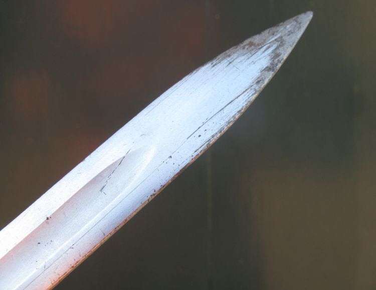 A VERY DANGEROUS LOOKING VINTAGE BAYONET WITH BLOOD GROOVE ...UNKNOWN ORIGIN... SLEEK !!!