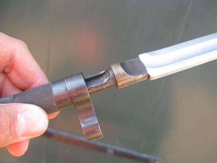 A VERY DANGEROUS LOOKING VINTAGE BAYONET WITH BLOOD GROOVE ...UNKNOWN ORIGIN... SLEEK !!!