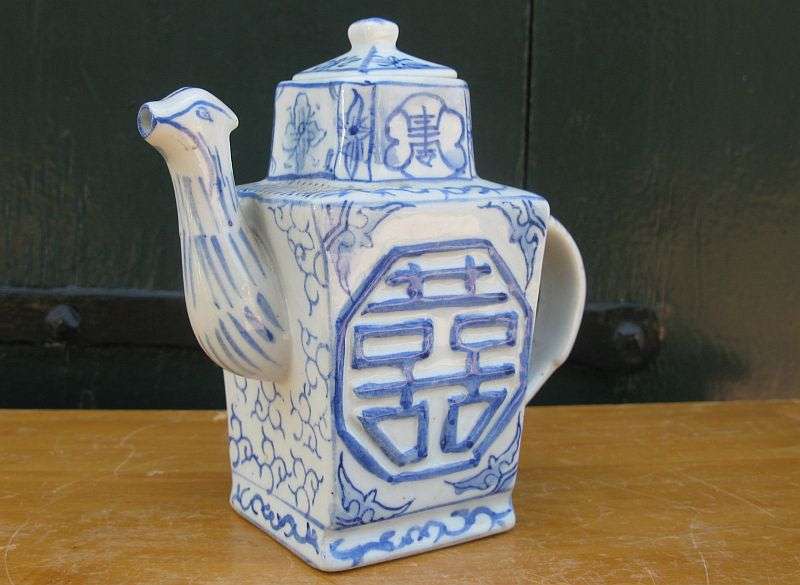 AN EYE CATCHING VINTAGE HAND PAINTED MINIATURE TEAPOT WITH CHINESE THEME AND FIGURAL SPOUT...WOW !!