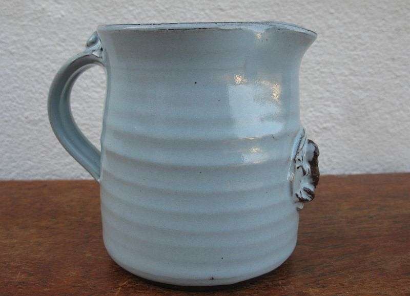 A GREAT QUALITY POTTERY MUG  WITH SIGNATURES !! FROG MOTIF !! DISPLAYS IN KALK BAY !!