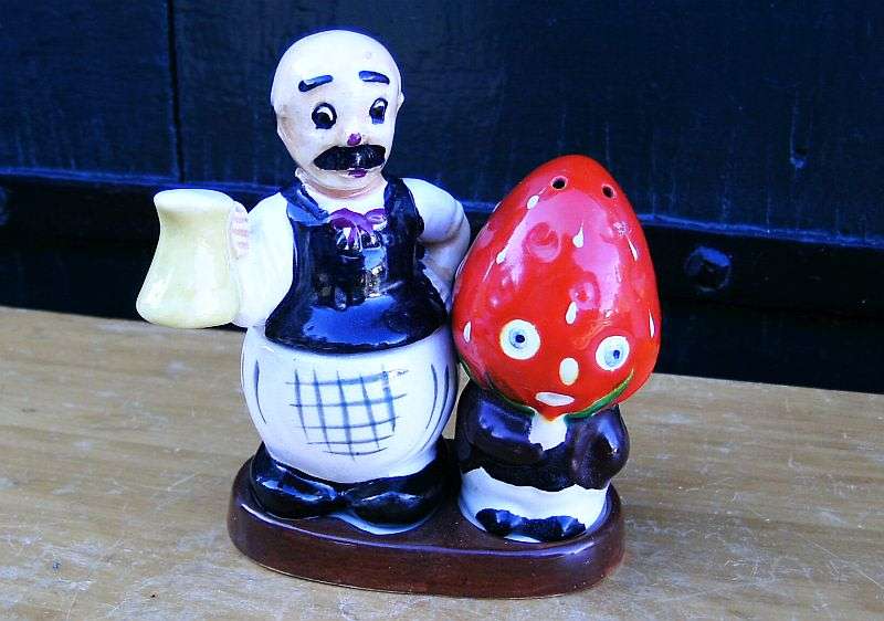 TOTALLY KITSCH !! 4 SETS OF VINTAGE 1960`S CRUET SETS FROM JAPAN ...BID FOR ALL...GOOD CONDITION !!