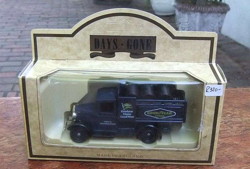 A VINTAGE DIE CAST METAL MODEL OF A DELIVERY TRUCK BY LLEDO ADVERTISING GOODYEAR TYRES !! BOXED !!