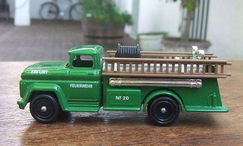 A VINTAGE DIE CAST METAL MODEL OF AN EMERGENCY VEHICLE BY LLEDO - HEAVIER VERSION !! QUALITY !!