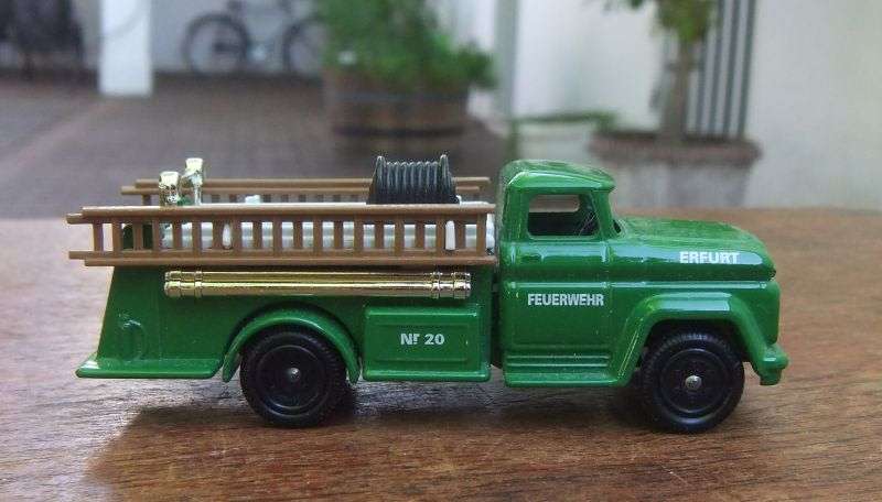 A VINTAGE DIE CAST METAL MODEL OF AN EMERGENCY VEHICLE BY LLEDO - HEAVIER VERSION !! QUALITY !!