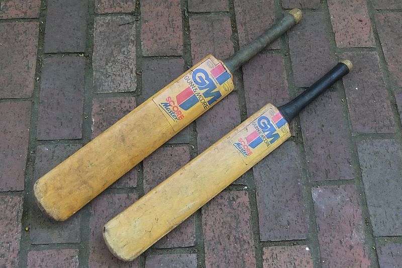 GREAT DEAL !! TWO VERY COOL VINTAGE GUNN & MOORE SCORE MASTER CRICKET BATS