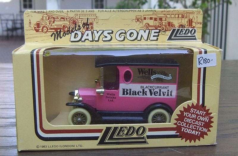 A BOXED VINTAGE 1983 DIE CAST METAL MODEL BY LLEDO ADVERTISING "WELLS DRINKS LTD"