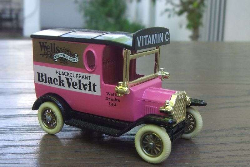 A BOXED VINTAGE 1983 DIE CAST METAL MODEL BY LLEDO ADVERTISING "WELLS DRINKS LTD"