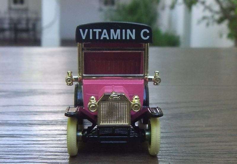 A BOXED VINTAGE 1983 DIE CAST METAL MODEL BY LLEDO ADVERTISING "WELLS DRINKS LTD"