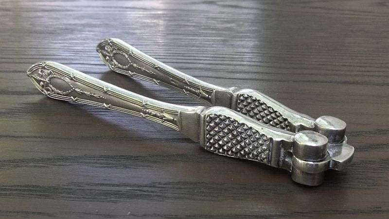 STUNNING PIECE !! A VERY CLASSY ANTIQUE SILVER PLATED NUTCRACKER BY MAPPIN & WEBB ....TOP QUALITY !!