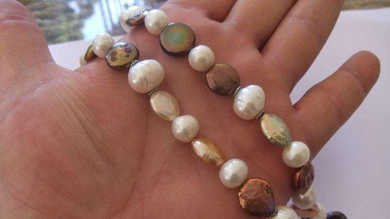 AN EXQUISITE NECKLACE MADE OF GENUINE FRESHWATER BAROQUE AND OTHER PEARLS WITH SIGNORETTI CLASP !!