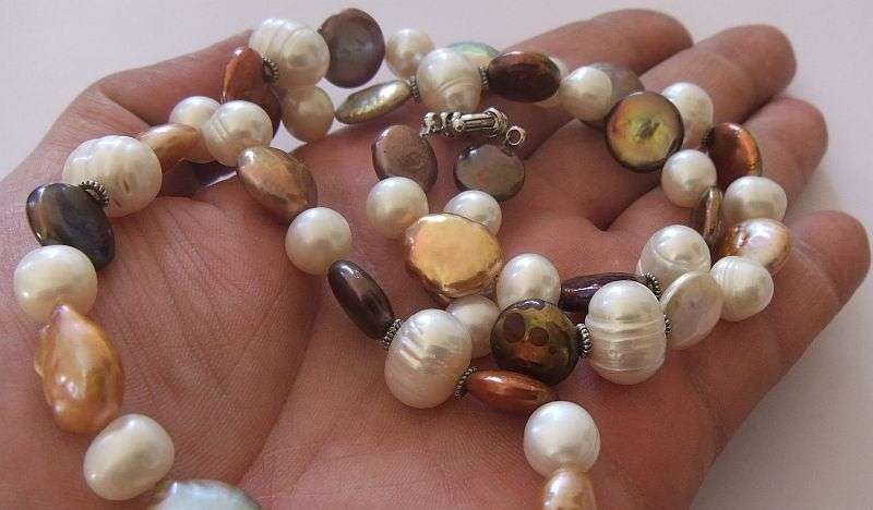 AN EXQUISITE NECKLACE MADE OF GENUINE FRESHWATER BAROQUE AND OTHER PEARLS WITH SIGNORETTI CLASP !!