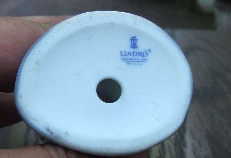 A FANTASTIC VINTAGE ADORABLE DUCK FIGURE BY LLADRO ...MADE IN SPAIN ...ABSOLUTELY NO DAMAGE ! WOW !!