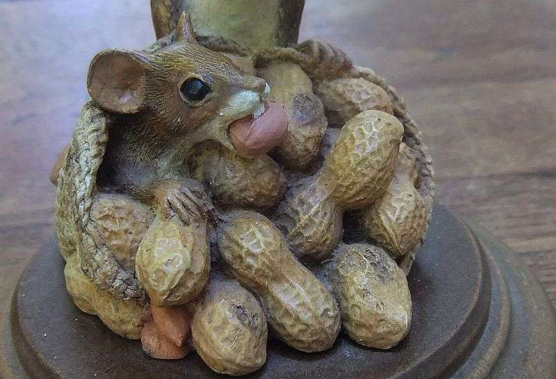 AN ADORABLE STATUE OF MICE WITH NUTS !! BY THE COUNTRY COLLECTION OF KNYSNA !! LIMITED EDITION !!
