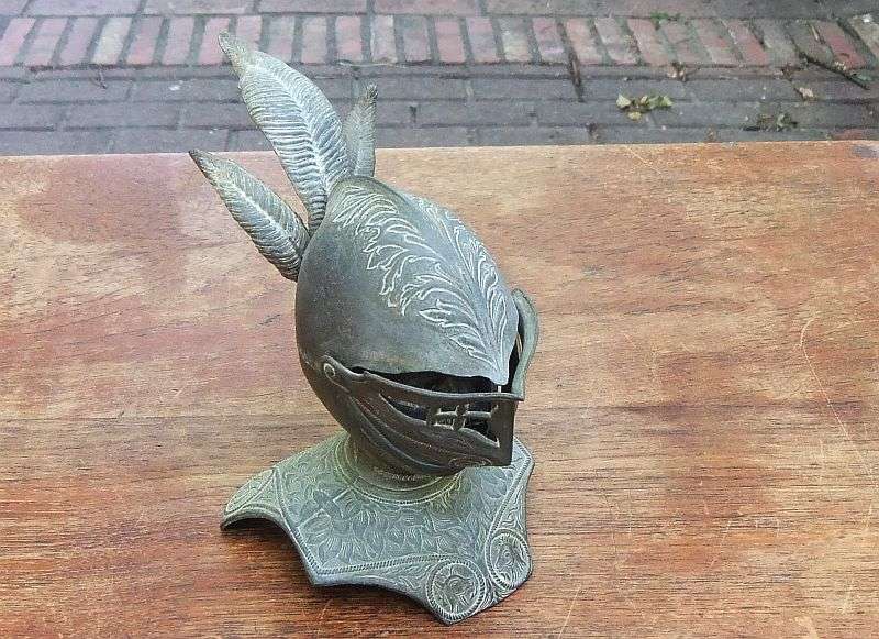 AN ABSOLUTELY AWESOME RARE OLD SOLID METAL KNIGHTS HEAD INKWELL !! WHAT A FACE !! WOW !! WOW !!