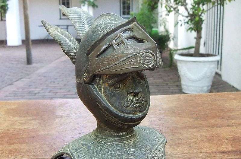 AN ABSOLUTELY AWESOME RARE OLD SOLID METAL KNIGHTS HEAD INKWELL !! WHAT A FACE !! WOW !! WOW !!