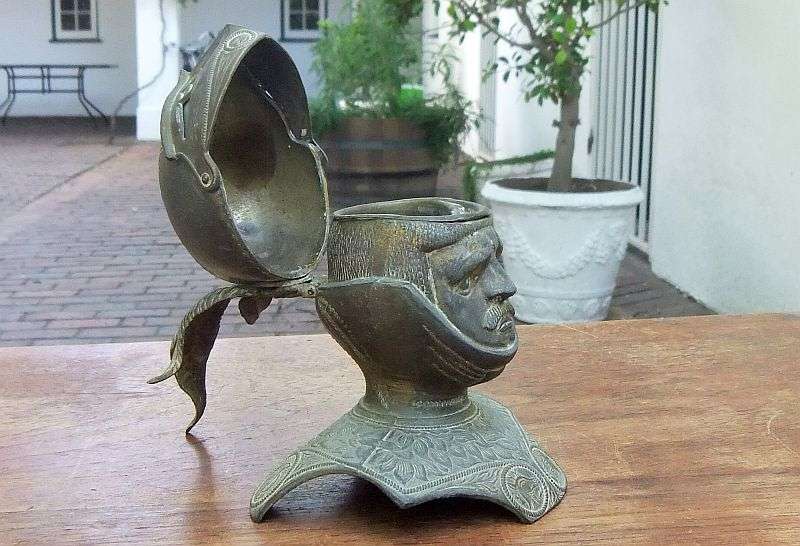 AN ABSOLUTELY AWESOME RARE OLD SOLID METAL KNIGHTS HEAD INKWELL !! WHAT A FACE !! WOW !! WOW !!
