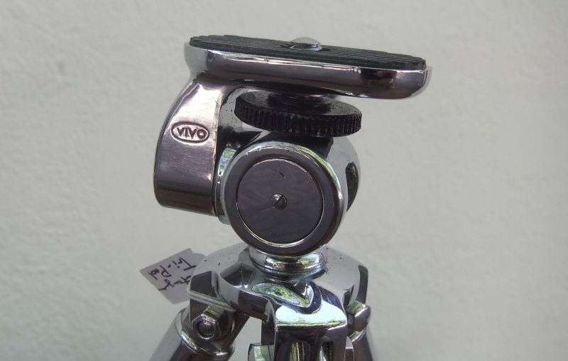 FANTASTIC COLLECTABLE PIECE !! A VERY COOL VINTAGE TELESCOPIC CAMERA TRIPOD WITH CARRY ZIP BAG !!!!