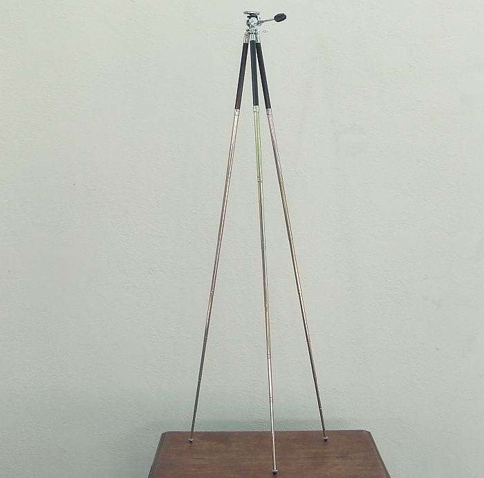 FANTASTIC COLLECTABLE PIECE !! A VERY COOL VINTAGE TELESCOPIC CAMERA TRIPOD WITH CARRY ZIP BAG !!!!