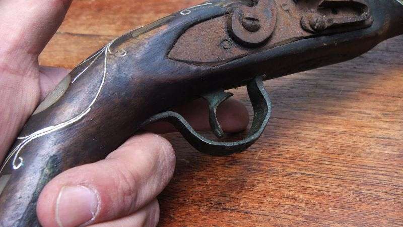 SHIVER ME TIMBERS , WHAT HAVE WE HERE...A STUNNINGLY DETAILED OLD REPLICA OF A PIRATE DUELING PISTOL