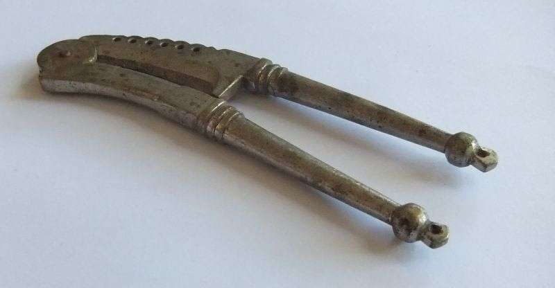 A RARE ANTIQUE BETEL NUT CUTTER - HIGH VALUE ITEM