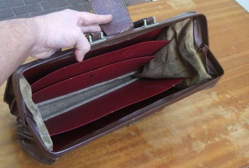 NICE FIND !! A VINTAGE GENUINE LEATHER SATCHEL OR BRIEF CASE ... OLD SCHOOL QUALITY !!