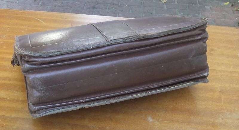 NICE FIND !! A VINTAGE GENUINE LEATHER SATCHEL OR BRIEF CASE ... OLD SCHOOL QUALITY !!