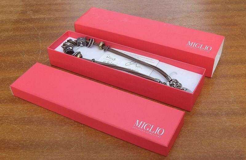 DESIGNER GEAR !! A GENUINE MIGLIO HAND MADE NECKLACE WITH CERTIFICATE AND BOX !! QUALITY PIECE