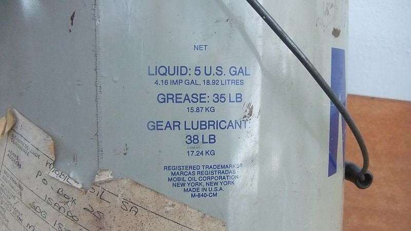 FOR THE PETROL JUNKIES !! A VINTAGE MOBIL GREASE TUB ...COOL ADVERTISING PIECE !! RARELY SEEN