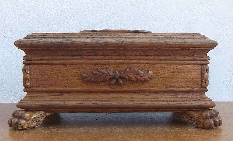 THE MOST EXQUISITE HAND MADE OAK JEWELRY BOX WITH SECRET COMPARTMENT AND MAKERS PLAQUE...RARE !!