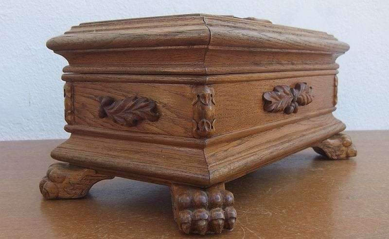 THE MOST EXQUISITE HAND MADE OAK JEWELRY BOX WITH SECRET COMPARTMENT AND MAKERS PLAQUE...RARE !!