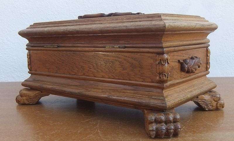 THE MOST EXQUISITE HAND MADE OAK JEWELRY BOX WITH SECRET COMPARTMENT AND MAKERS PLAQUE...RARE !!
