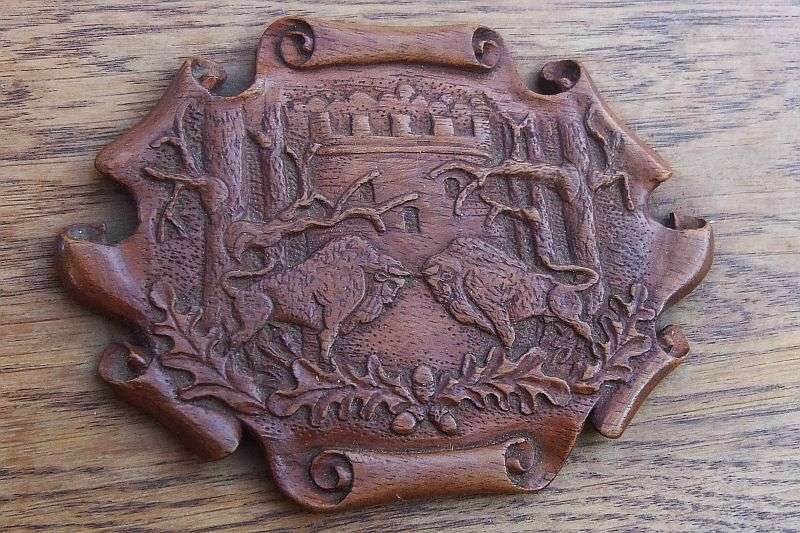 THE MOST EXQUISITE HAND MADE OAK JEWELRY BOX WITH SECRET COMPARTMENT AND MAKERS PLAQUE...RARE !!
