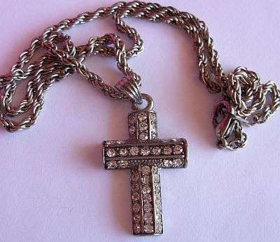 RELIGIOUS ITEM - CROSS ON CHAIN