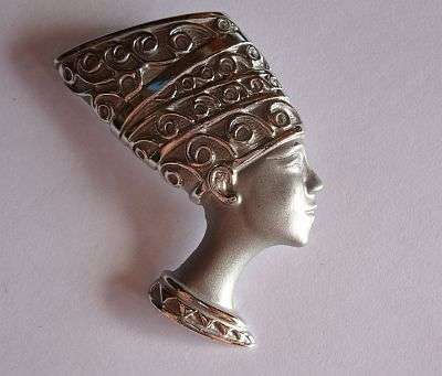 VINTAGE BROOCH