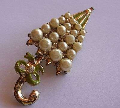 VINTAGE BROOCH