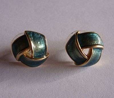 VINTAGE PIERCED EARRINGS