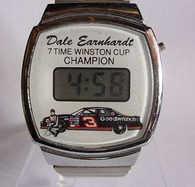GOOD LOOKING WORKING WATCH - SEE PICS