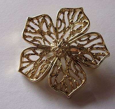 VINTAGE BROOCH - FLOWER FORM