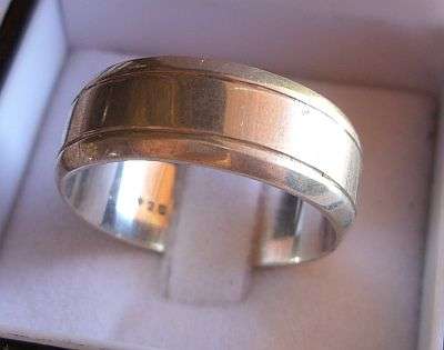 STERLING SILVER RING - STUNNING BAND